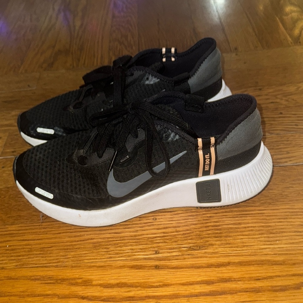 Nike Women’s Size 8